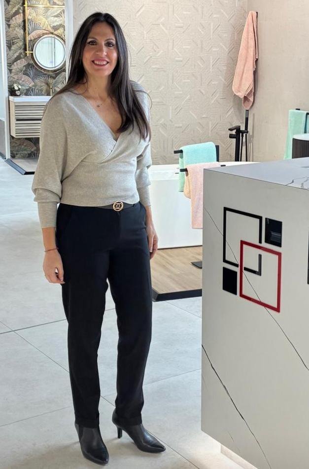 Esperanza, vendedora del showroom de Ecogres en Getafe