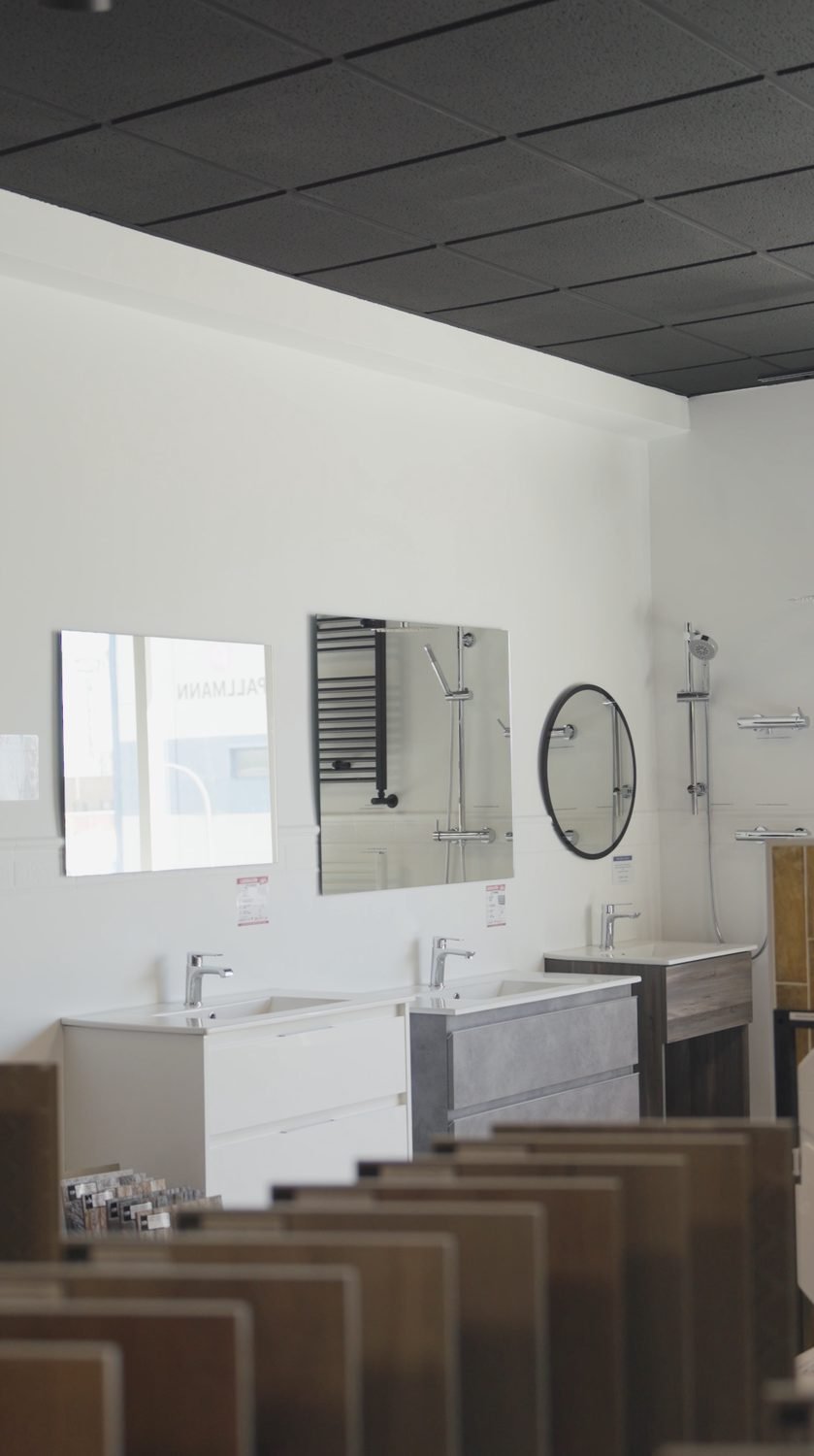 Zona de dobles lavabos en el showroom
